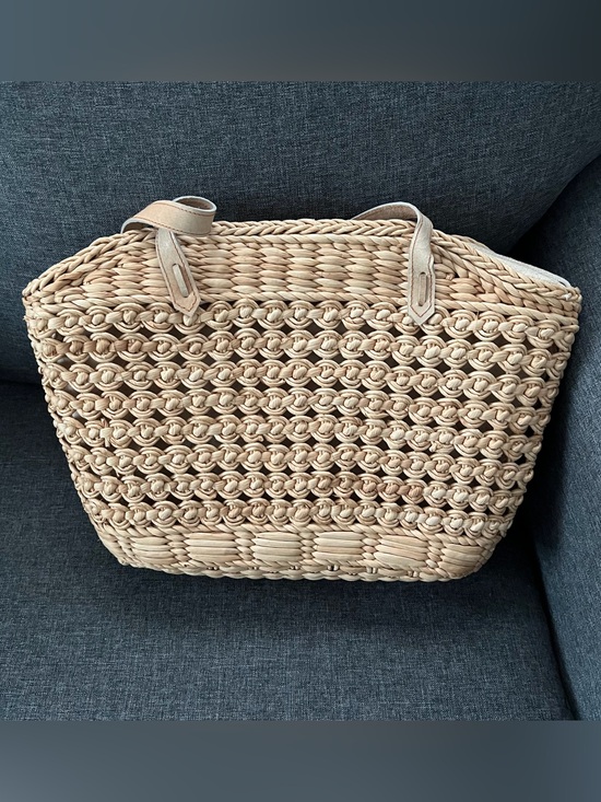 Handbags - Neutral Woven Straw Tote Bag with Leather Handles